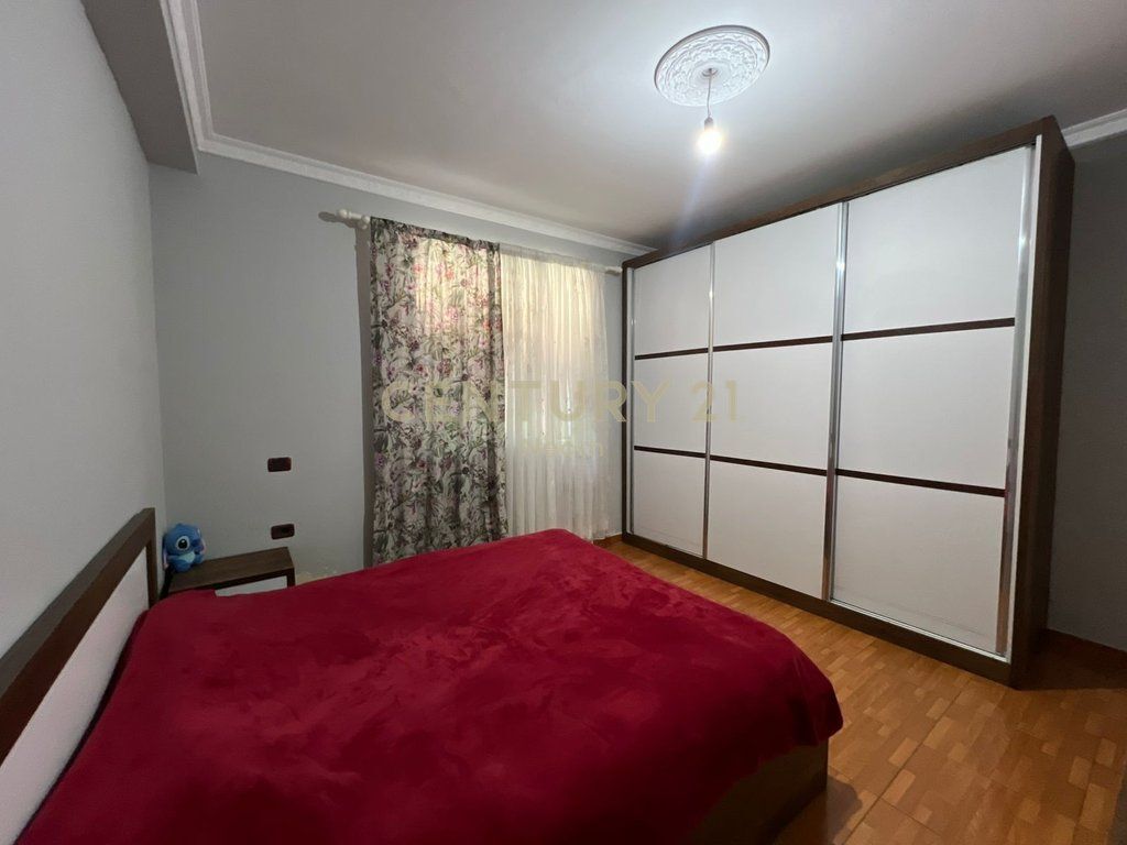 2+1 apartment for sale in the Siri Kodrës area.