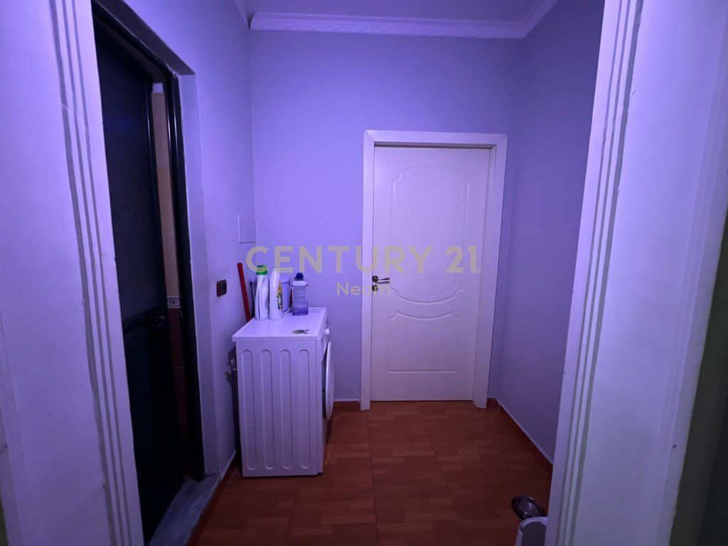 2+1 apartment for sale in the Siri Kodrës area.