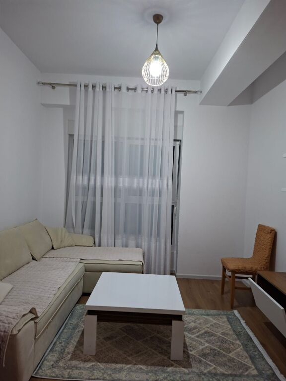 🏡 Appartamento 1+1 in affitto 📍 Complesso Mangalem, Ali Demi, Tirana💶 Prezzo: 38.000 lek/mese
