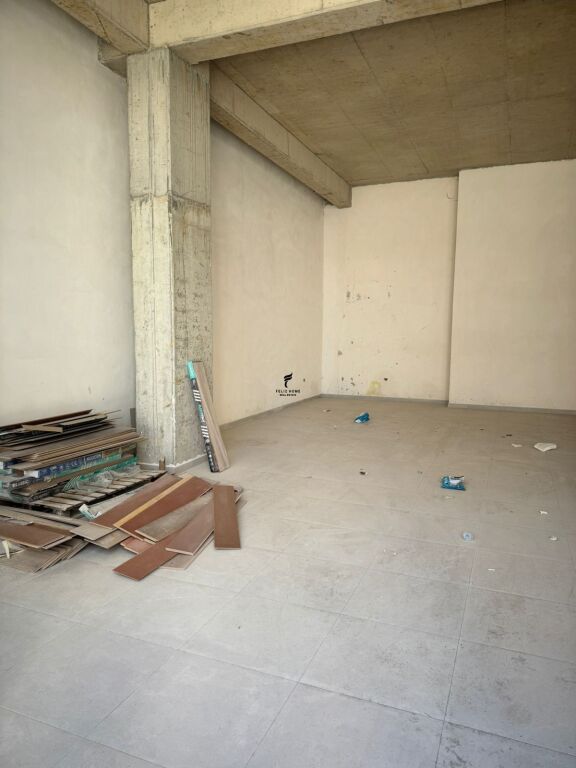 SHOP FOR RENT 150 M2 ZOGU ZI 300,000 LEKE FH-70978