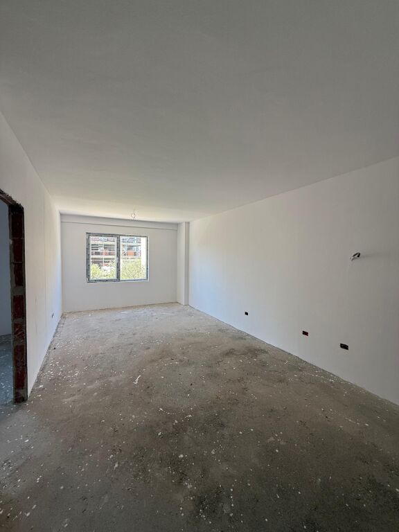 Shitet Apartament 1+1 në Paskuqan