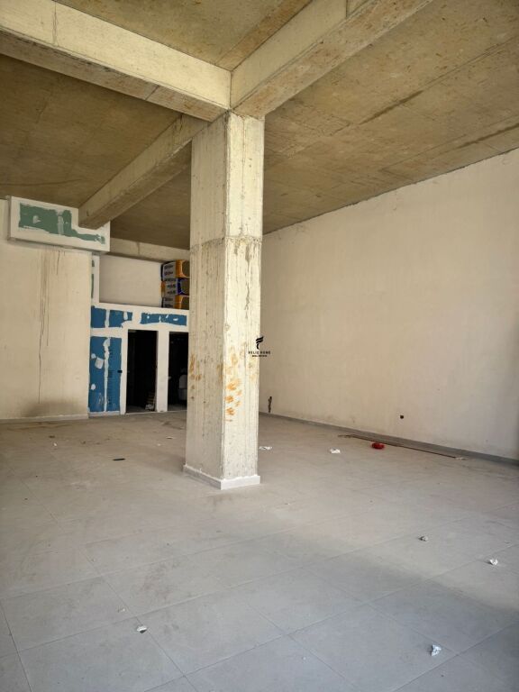 SHOP FOR RENT 150 M2 ZOGU ZI 300,000 LEKE FH-70978