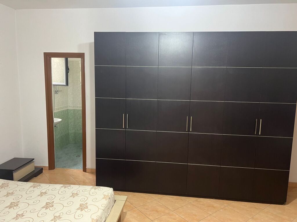 Jepet me qera Apartament 3+1 në Astir 📍