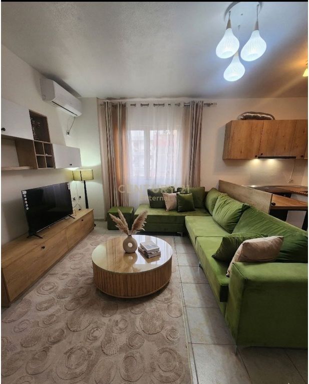Jepet me qira Apartament 2+1 ne Xhamllik