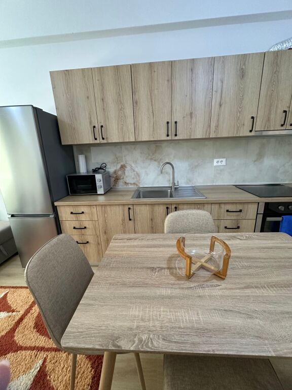 Jepet me Qera Apartament 1+1 Rezidenca Kadiu Ali Dem 40,000 lek