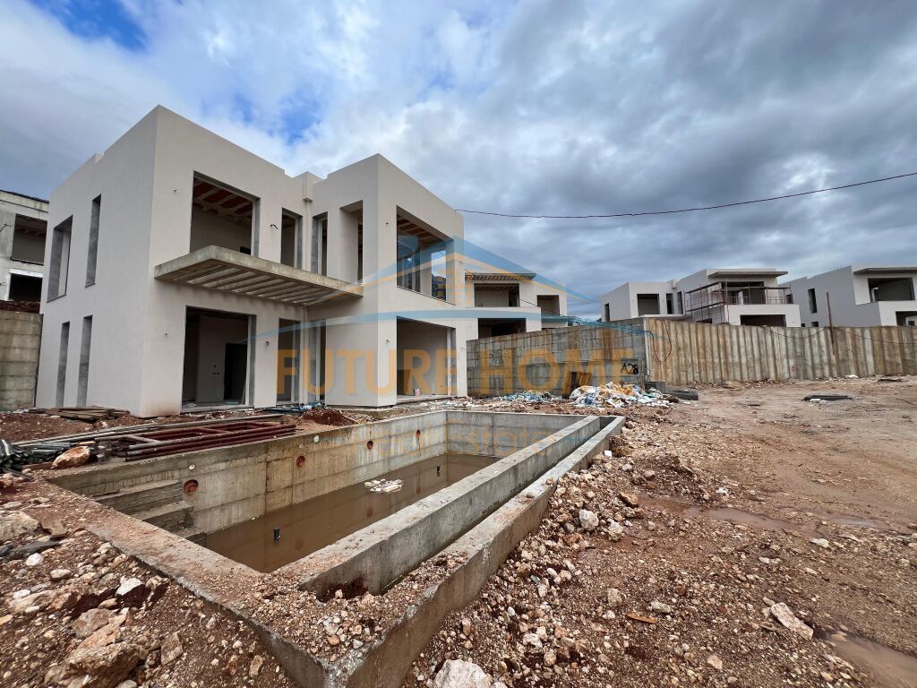 Villa with Pool for Sale, San Nicolas, Palase