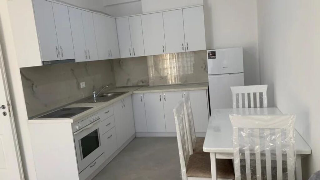 1+1, arredato alla villa L 2, Astir, 450 euro