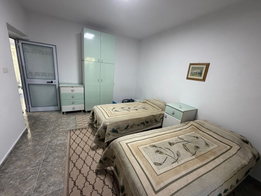 2+1,arredato vicino a Qsut Nene Tereza,prezzo 500 mila leke
