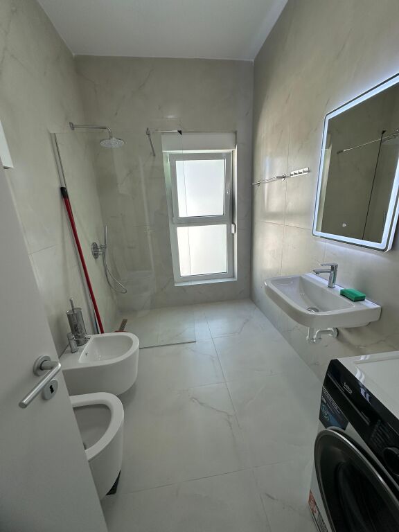 Appartamento in affitto 1+1 Residenza Kadiu Ali Demi 45.000 lek