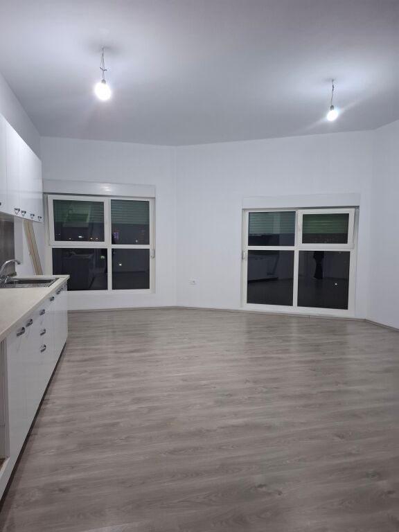 Appartamento 2+1+2 bagni - 33.000 Lek - Ali Demi