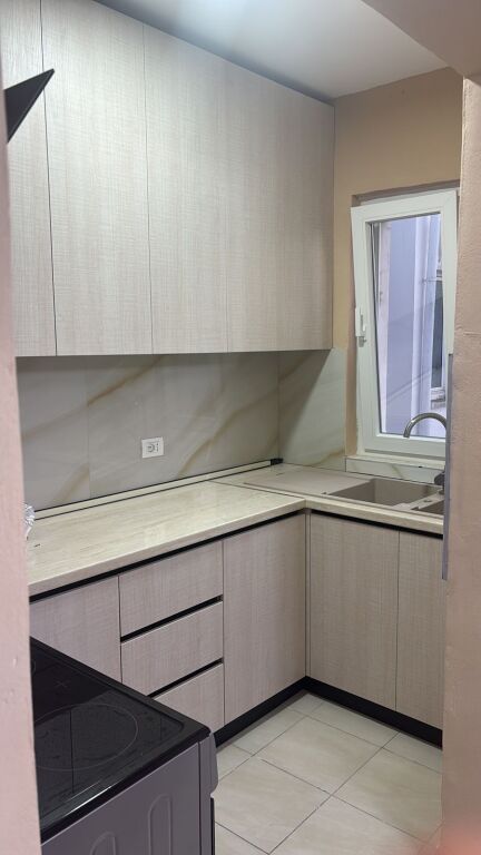 Jepet Me Qera Apartament 1+1+1 Ballkon