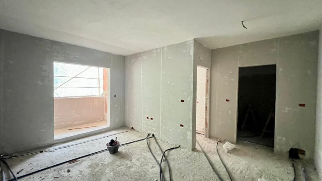FOR SALE: 1+1📍Paskuqan (Aluna Complex) - Orientation: South🌞 - 84,000€ - Area 70m² - || 10 minutes away from Tirana City Center🏃🏻‍♂️