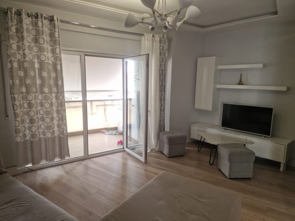 2+1, comune di Parigi, prezzo 270 mila euro