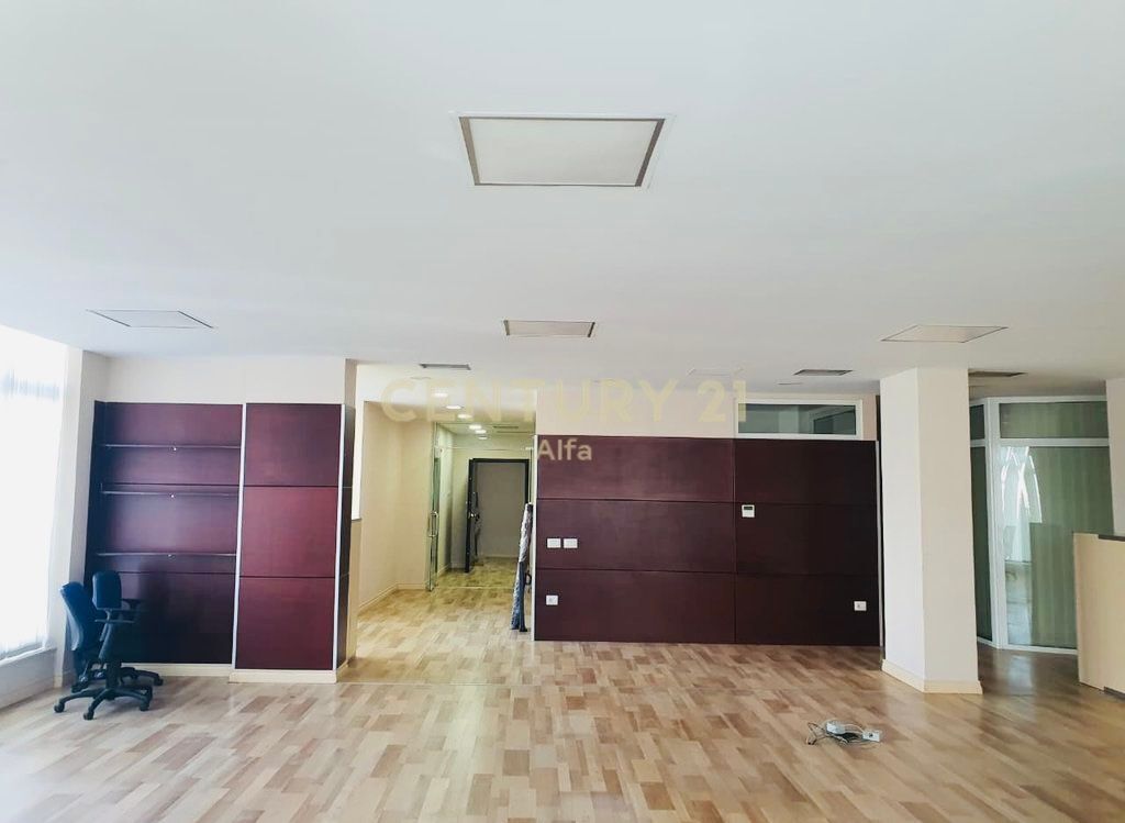 Office space for rent near the Tirana Lake!