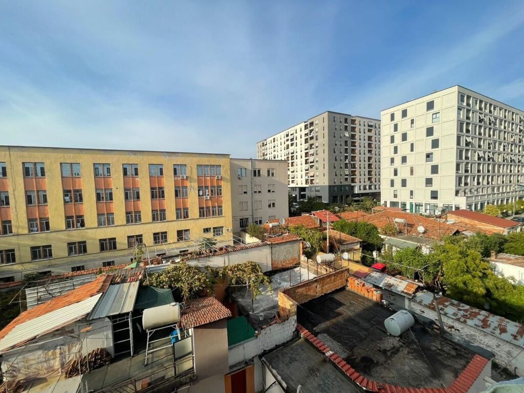 2+1, 5th floor without elevator, pediatrics Qsut, 450 thousand lek