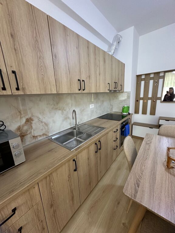 Jepet me Qera Apartament 1+1 Rezidenca Kadiu Ali Dem 40,000 lek
