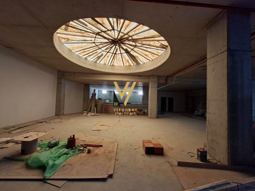 LOCALE COMMERCIALE IN VENDITA 1.100 M2 IN CENTRO 495.000 EURO