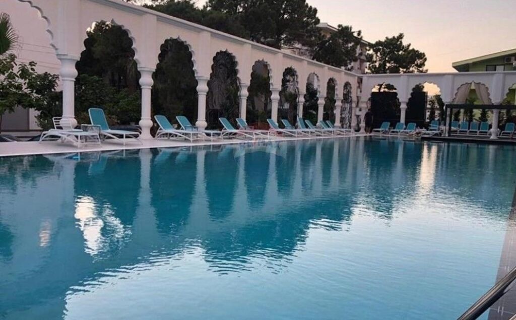 SUPER HOTEL IN VENDITA A GOLEM, 180 M DAL MARE!  530361001-953