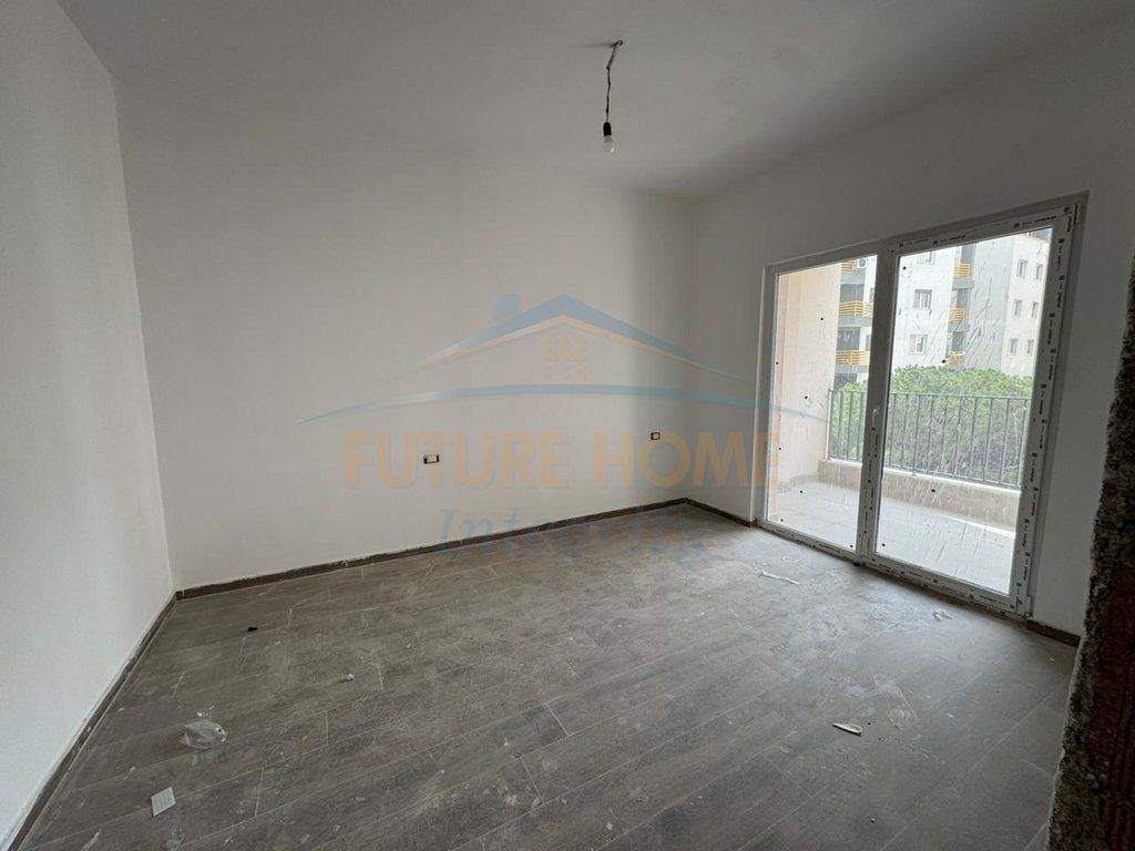 Affitto, Appartamento 1+1 per Uffici, Complesso Aura, Tirana.