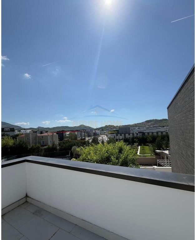 Affitto, Villa su 3 piani, TEG