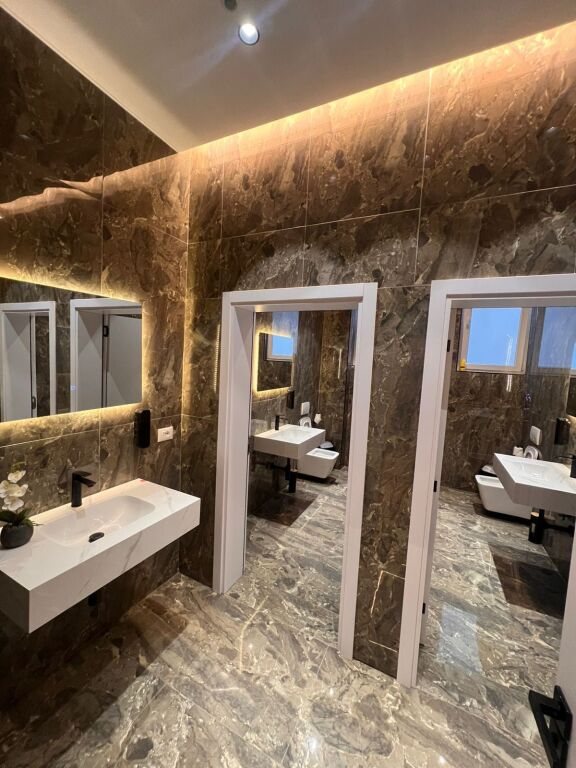 Locale Bar Caffè-Ristorante-Pizzeria in affitto presso il Lago Secco (ID BL2188) Tirana