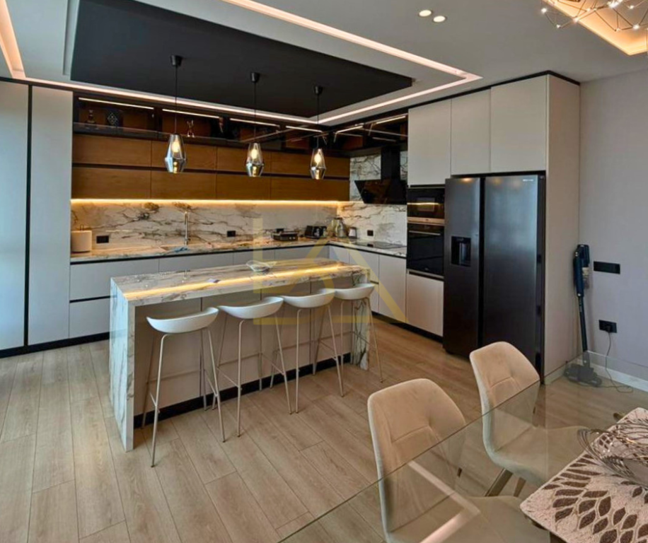 Duplex di Lusso in Affitto – Square 21, Tirana