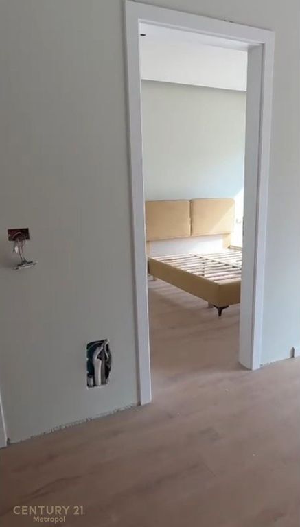 SHES APARTAMENT 1+1 ME VERANDE NE REZIDENCEN AURA-LAPRAKE!