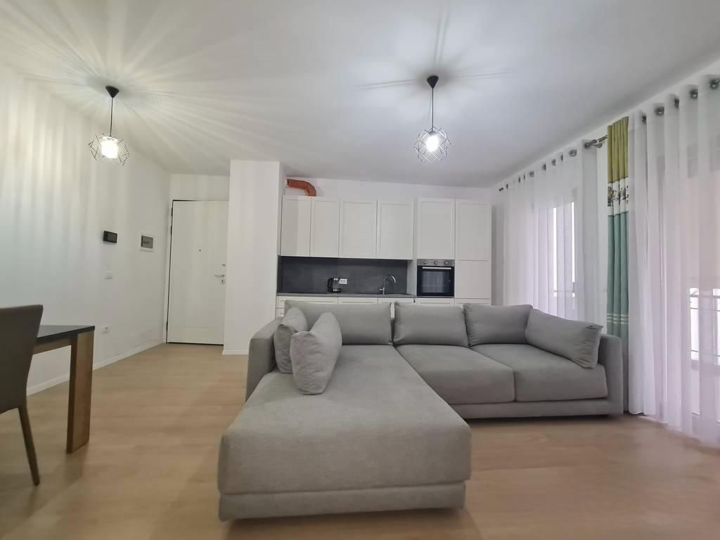 🏡 Jepet me Qira Apartament 1+1 – Kompleksi Delijorgji, Tiranë