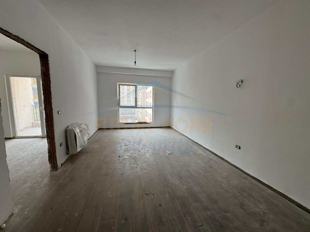 Affitto, Appartamento 1+1 per Uffici, Complesso Aura, Tirana.