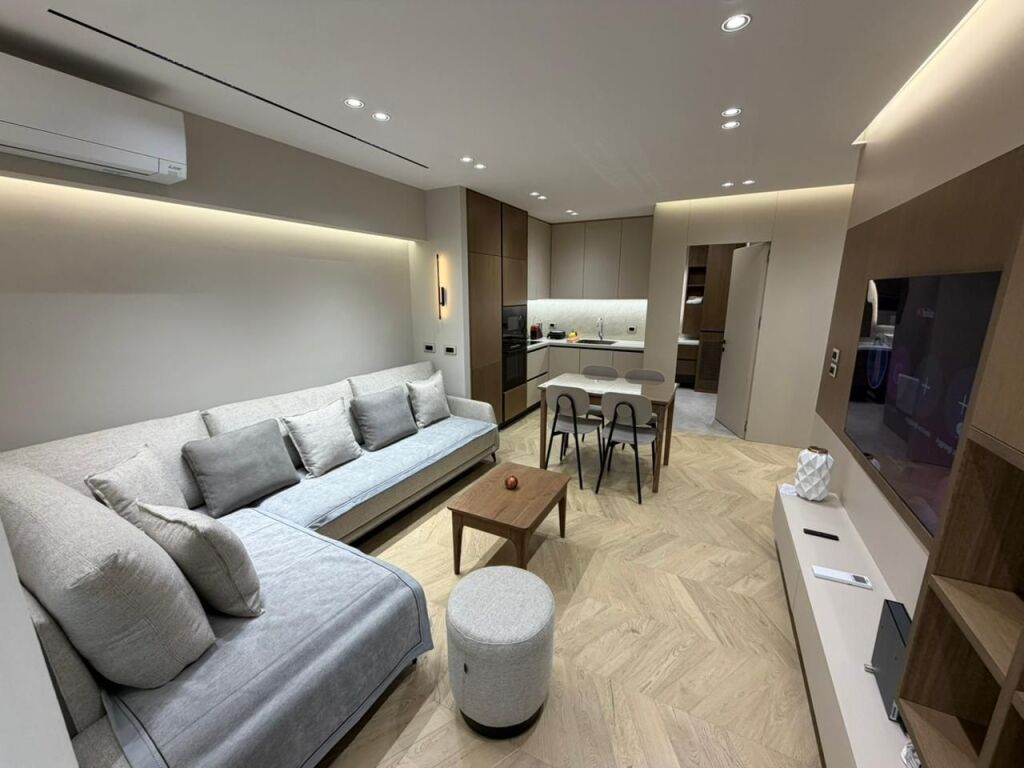 🏡 Jepet me qira apartament super luksoz 1+1 📍 Myslym Shyri, Rruga Him Kolli💶 Çmimi: 85,000 lek/muaj