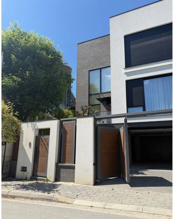 Affitto, Villa su 3 piani, TEG