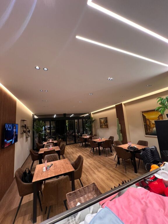 Locale Bar Caffè-Ristorante-Pizzeria in affitto presso il Lago Secco (ID BL2188) Tirana