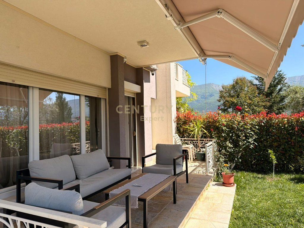 VILLA DI LUSSO IN AFFITTO CON VISTA PANORAMICA SUL LAGO DI FARKA