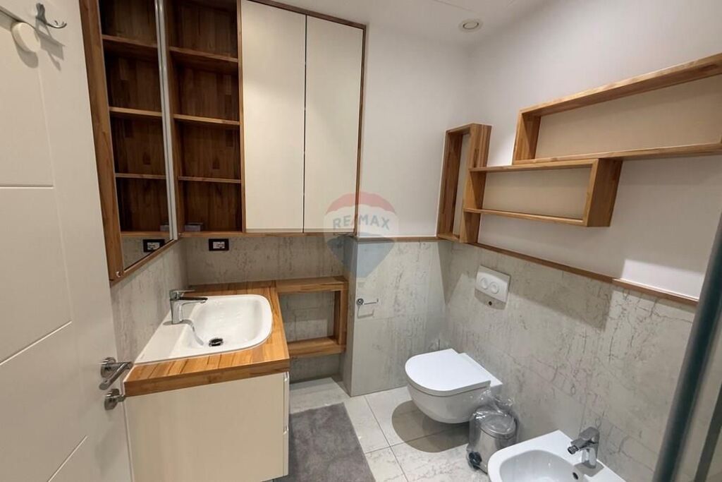 Apartament modern 3+1+2 me 2 poste parkimi komuna e parisit