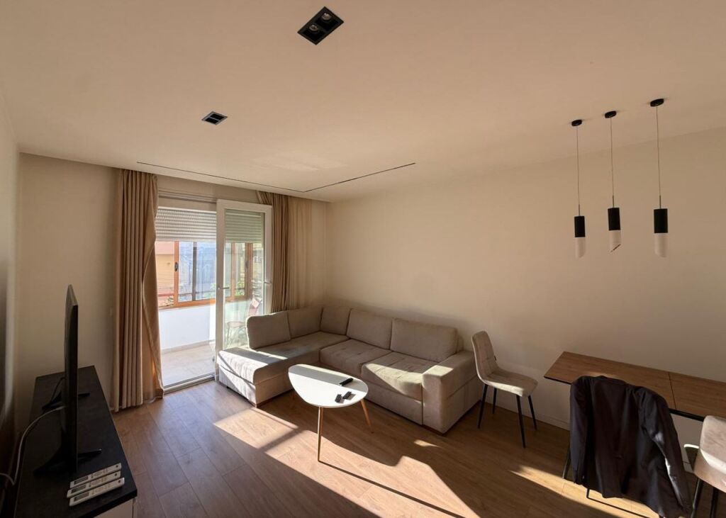 For rent 2+1 in the municipality 750 thousand lek