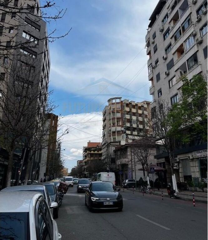 For sale, Apartment 1+1, Barrikadave Street, Tirana.