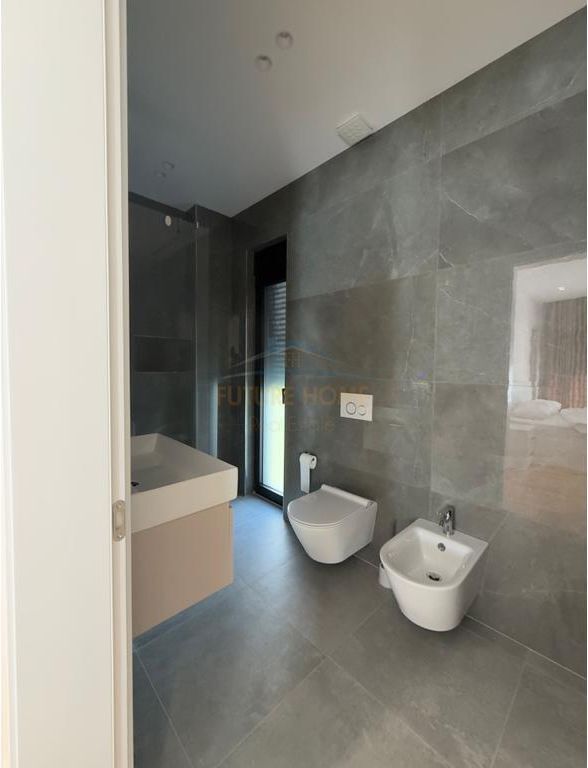 Affitto, Villa su 3 piani, TEG