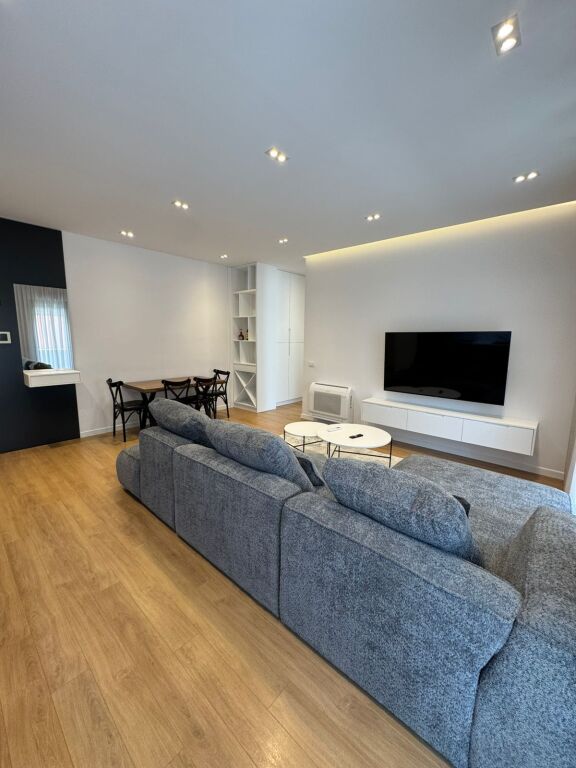 Jepet me Qira Apartament 1+1 me Verandë tek Kompleksi Delijorgji