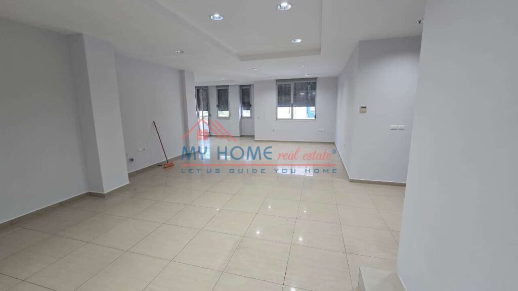Office for rent on Rruga e Dibres near Kompleksi Halili in Tirana