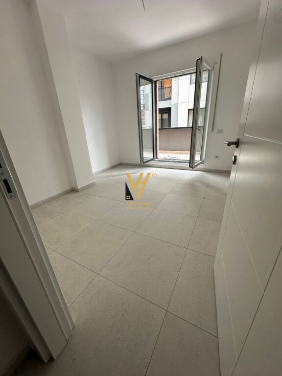 JEPET APARTAMENT 2+1+BLK ME QERA TE BULEVARDI I RI 50.000 LEKE