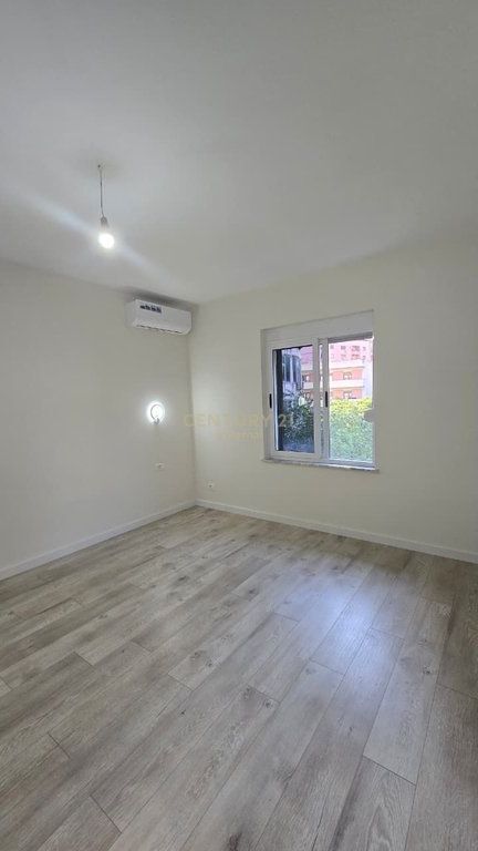 AFFITTASI APPARTAMENTO 3+1 CON CUCINA SEPARATA IN CENTRO
