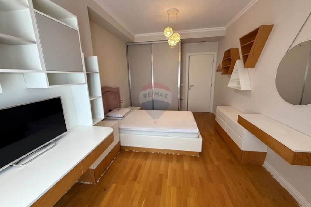 Apartament modern 3+1+2 me 2 poste parkimi komuna e parisit