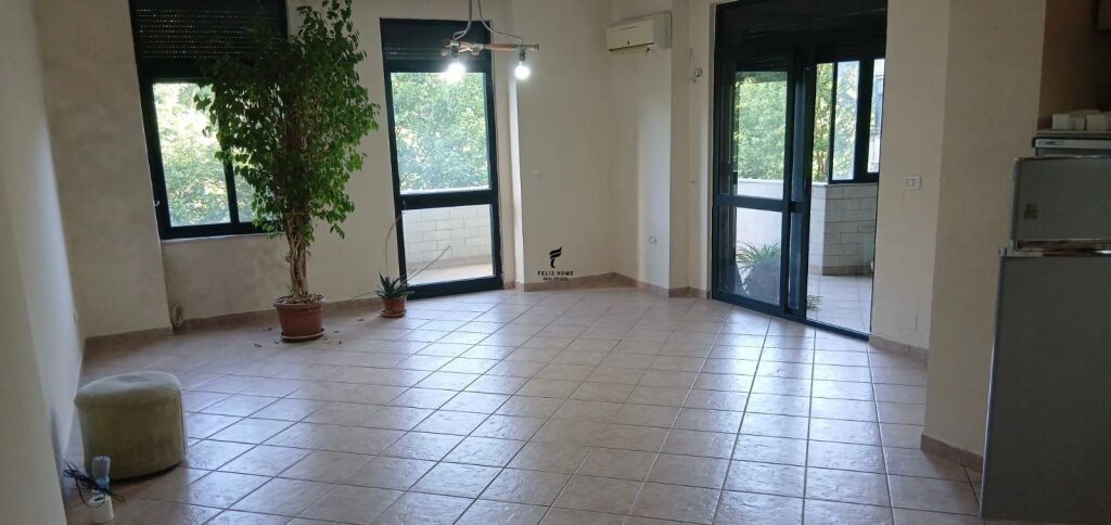 UFFICIO IN AFFITTO 120M2 CENTRO 120.000 LEKE FH-71006