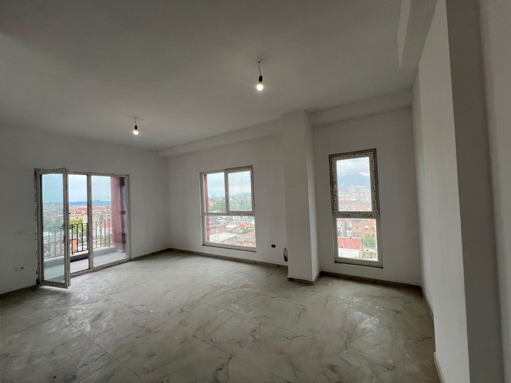 Appartamento 2+1+2 “Laprakë” in vendita, Tirana