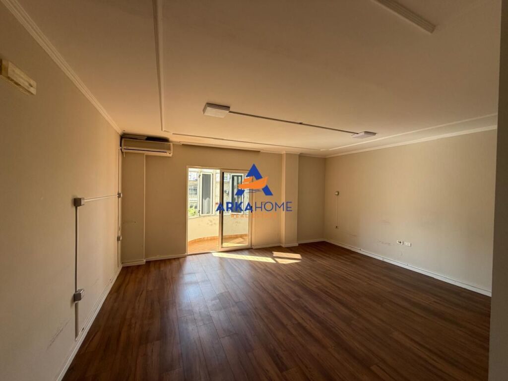 UFFICIO IN AFFITTO 179M2 "PIAZZA WILLSON" 1800 EURO