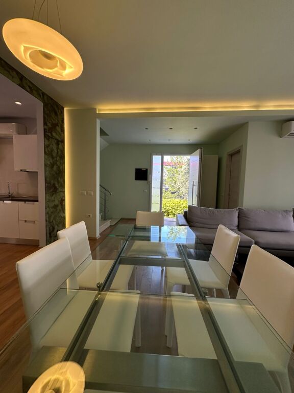 VILLA DI 4 PIANI IN AFFITTO – White House, TEG
