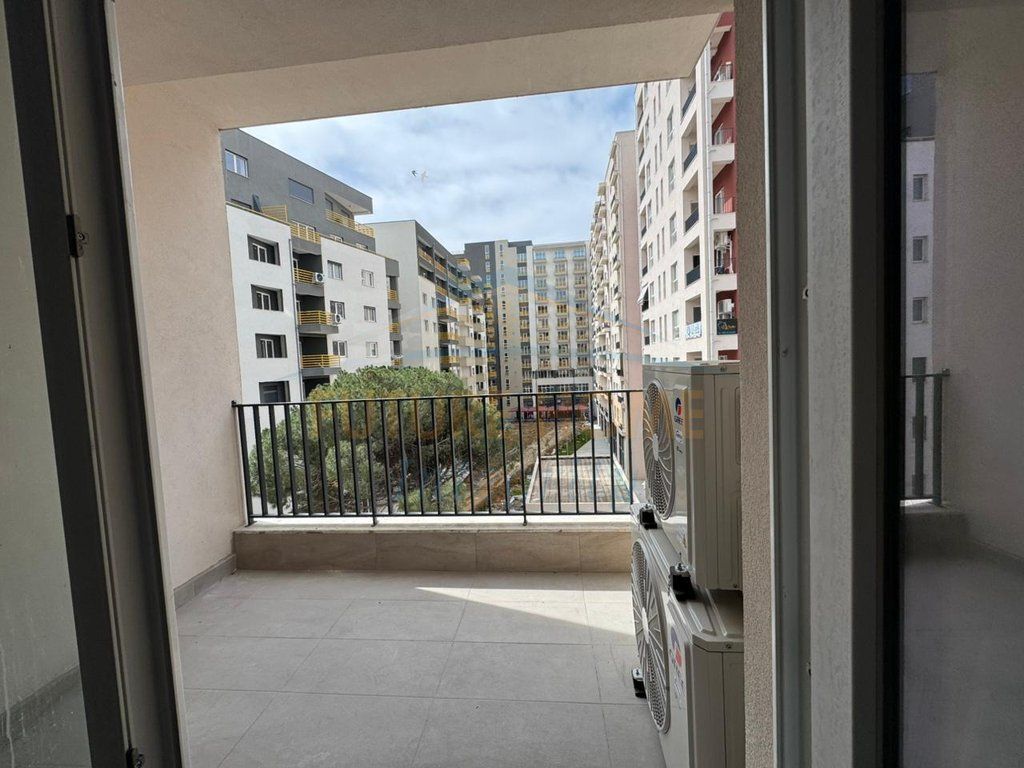 Affitto, Appartamento 1+1 per Uffici, Complesso Aura, Tirana.