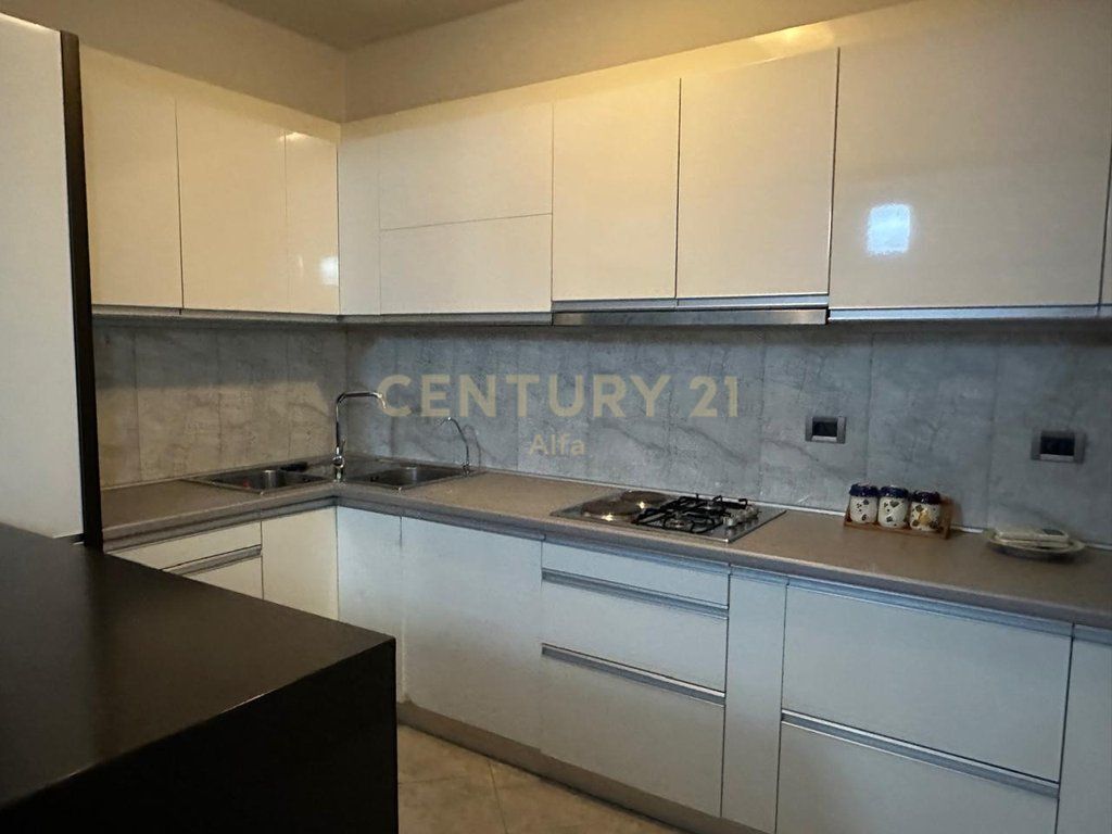 JEPET PER QIRA, APARTAMENT 2+1+2, RRUGA E ELBASANIT 890 € /Muaj Sip. Totale  115m2
