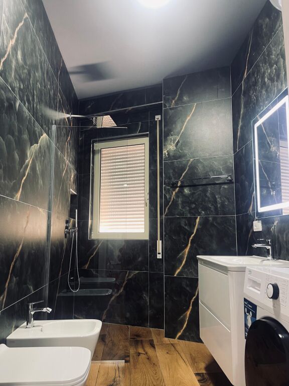 JAPIM APARTMENT 2+1 ME QIRA TE KOPSHTI BOTANIK!