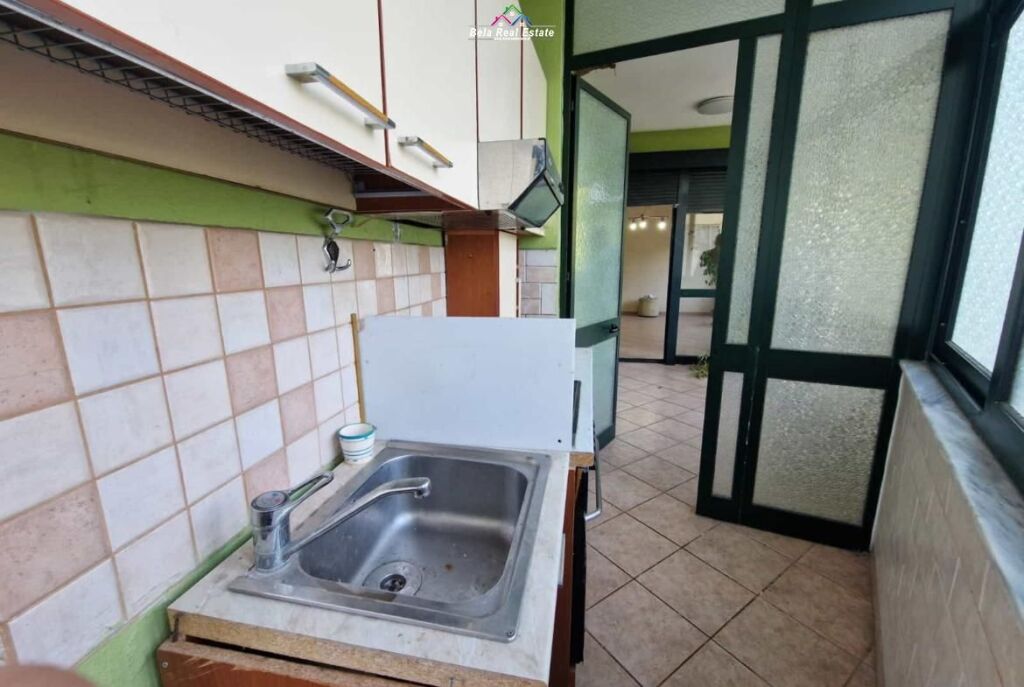 Ufficio in Affitto presso l'ex Esposizione (ID BZ2924) Tirana